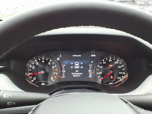 Used 2023 Jeep Compass Latitude image 17