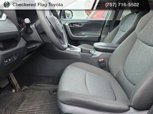 Used 2022 Toyota RAV4 XLE image 9