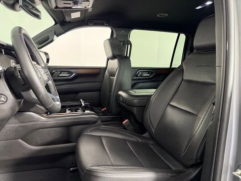 Used 2025 GMC Yukon XL Denali AWD/4WD image 22