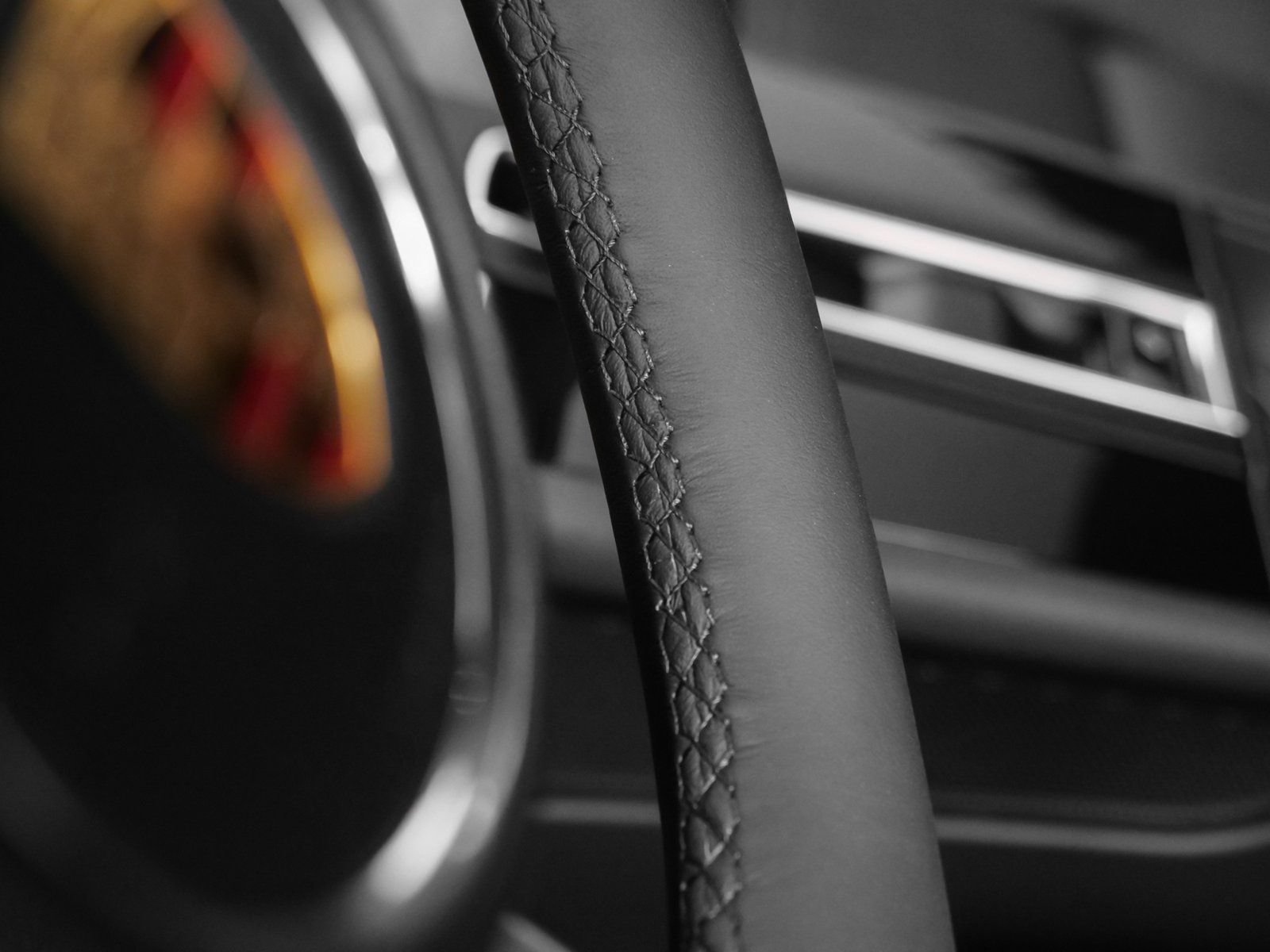 Certified 2025 Porsche Macan AWD/4WD image 31