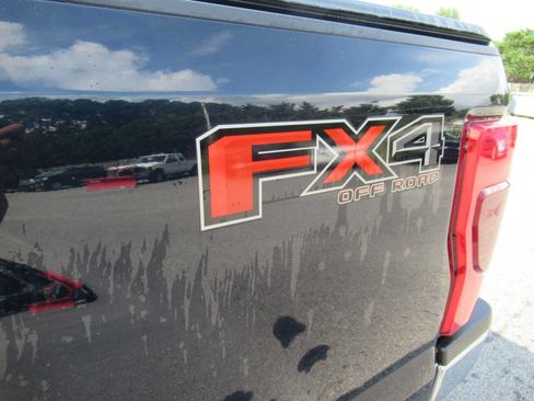 Used 2021 Ford F350 XLT w/ XLT Premium Package AWD/4WD image 13