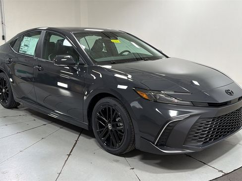 New 2026 Toyota Camry SE image 3