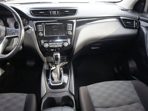 Certified 2021 Nissan Rogue Sport SV image 17