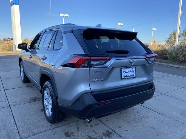 Used 2021 Toyota RAV4 XLE FWD image 9