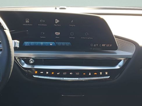 Used 2025 Cadillac Lyriq Luxury image 28