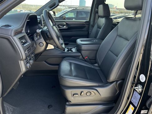 Used 2024 Chevrolet Suburban Z71 w/ Luxury Package image 19