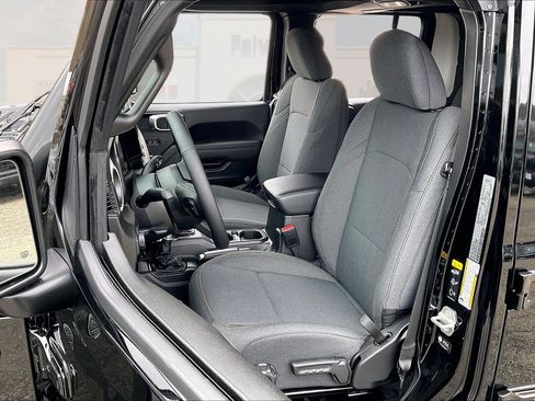 New 2026 Jeep Gladiator Sport image 9