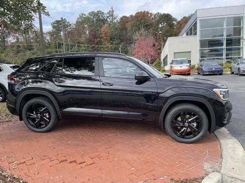 New 2026 Volkswagen Atlas Cross Sport SEL R-Line image 4