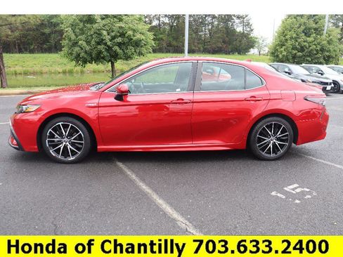 Used 2021 Toyota Camry SE FWD image 4