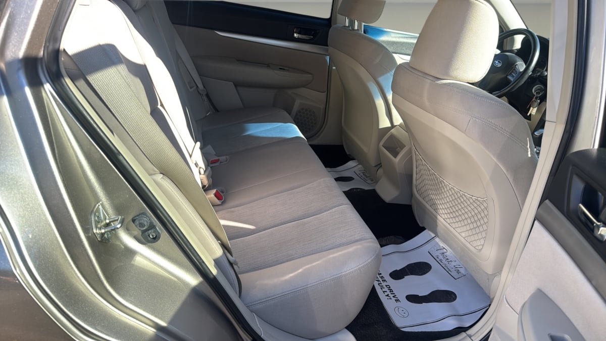 Used 2014 Subaru Outback 2.5i Premium w/ Moonroof Package AWD/4WD image 14