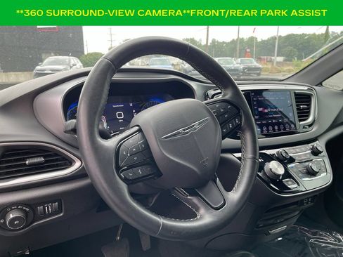 Used 2020 Chrysler Pacifica Touring-L Plus FWD image 13