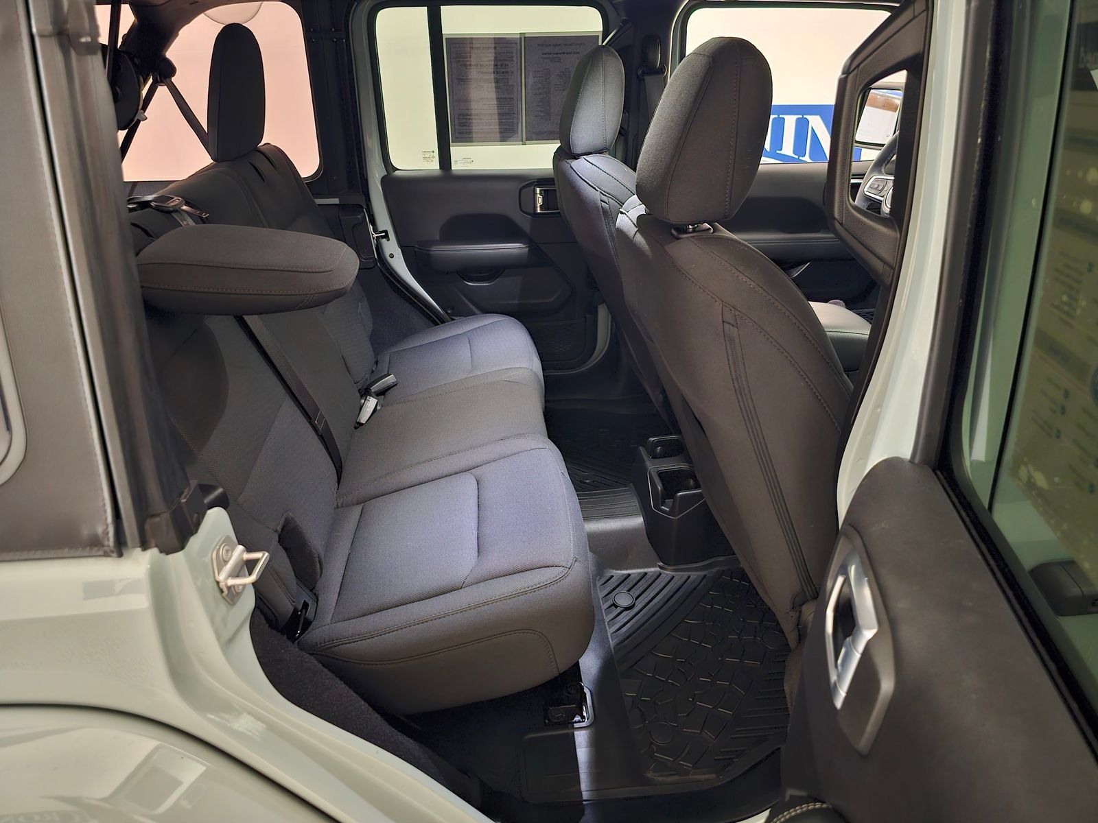 Used 2023 Jeep Wrangler Unlimited Sahara w/ Cold Weather Group AWD/4WD image 29