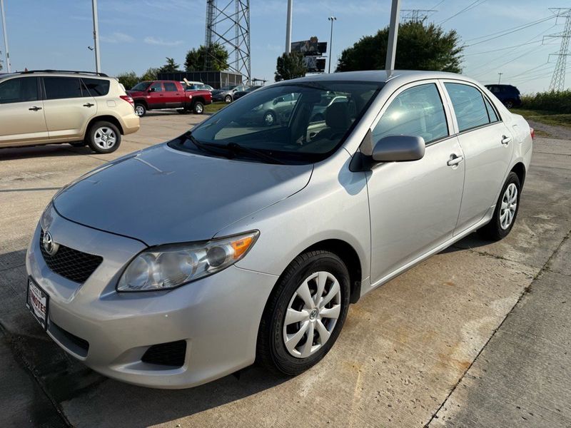 Used 2010 Toyota Corolla LE image 1