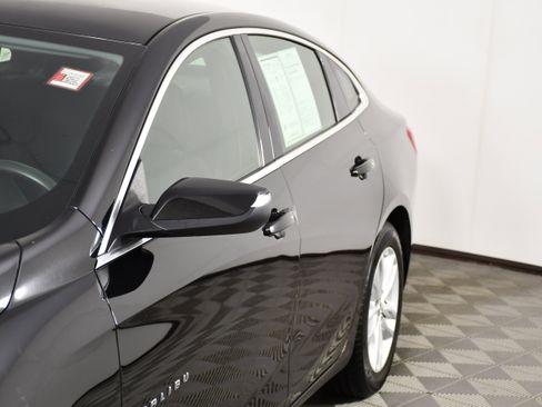 Used 2017 Chevrolet Malibu LT FWD image 13