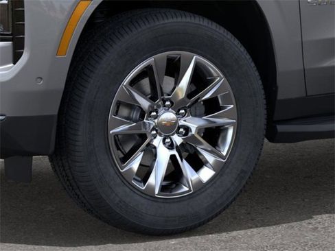 New 2026 Chevrolet Suburban Premier image 9