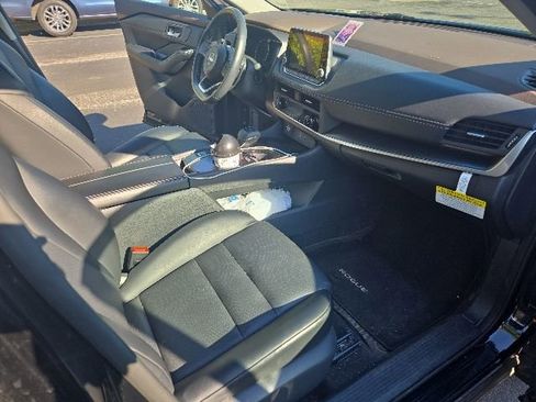 Certified 2023 Nissan Rogue SV w/ SV Premium B Package FWD image 18