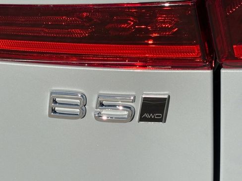 New 2026 Volvo XC60 B5 Core w/ Protection Package Premier image 8