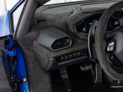 Used 2023 Lamborghini Huracan Tecnica image 33