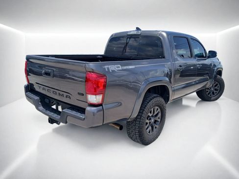 Used 2017 Toyota Tacoma TRD Sport w/ Tow Package RWD image 4