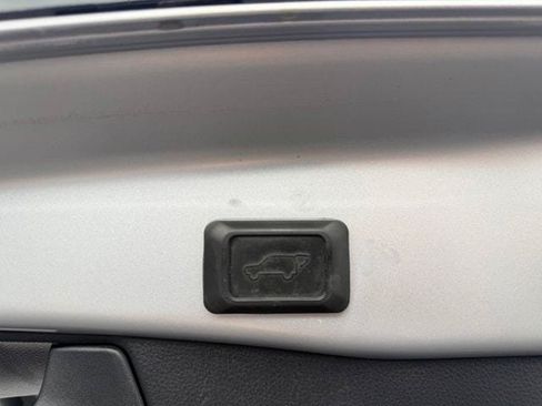 Used 2020 Toyota RAV4 Limited AWD/4WD image 26