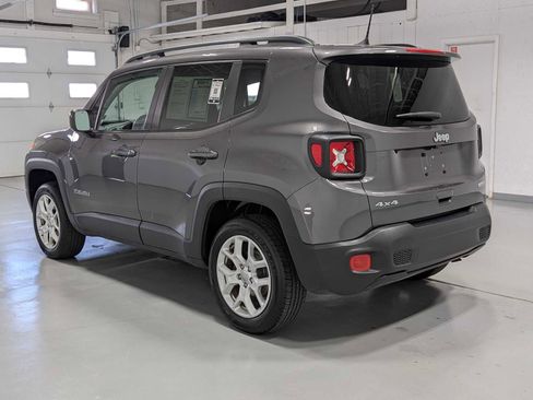 Used 2018 Jeep Renegade Latitude AWD/4WD image 10