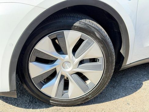 Used 2021 Tesla Model Y Long Range image 67