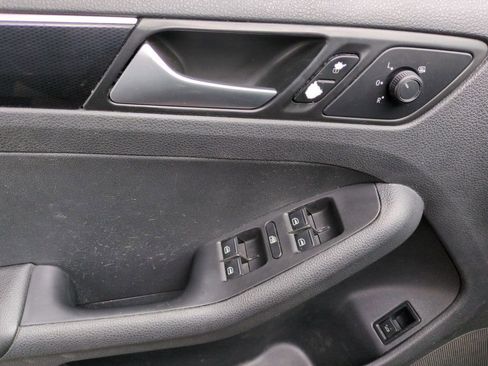 Used 2018 Volkswagen Jetta Sport image 12