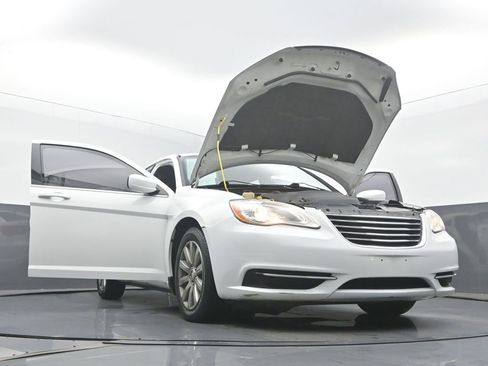 Used 2014 Chrysler 200 Touring image 58