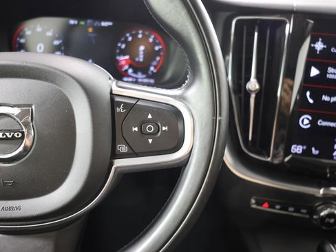 Used 2018 Volvo XC60 T5 Momentum w/ Vision Package AWD/4WD image 18