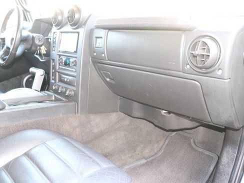 Used 2005 HUMMER H2 w/ Preferred Equipment Group image 38