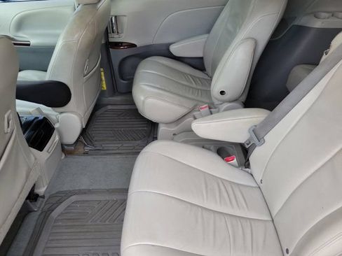 Used 2014 Toyota Sienna XLE FWD image 8