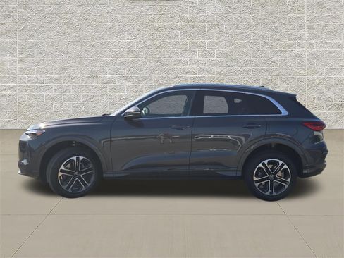 Certified 2025 Audi Q5 Premium w/ Convenience Package AWD/4WD image 4