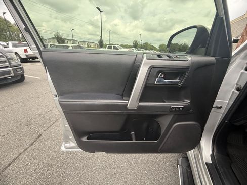 Used 2022 Toyota 4Runner Limited RWD image 15