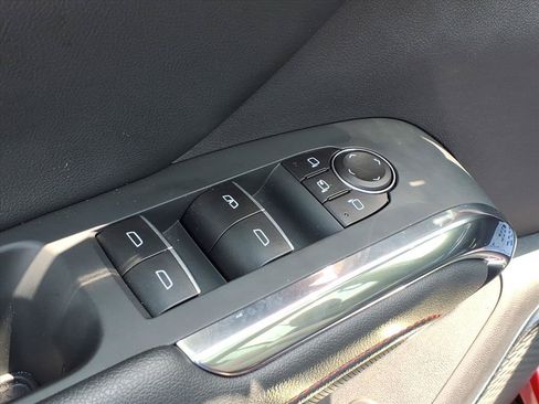 Used 2026 Chevrolet Traverse RS FWD image 19