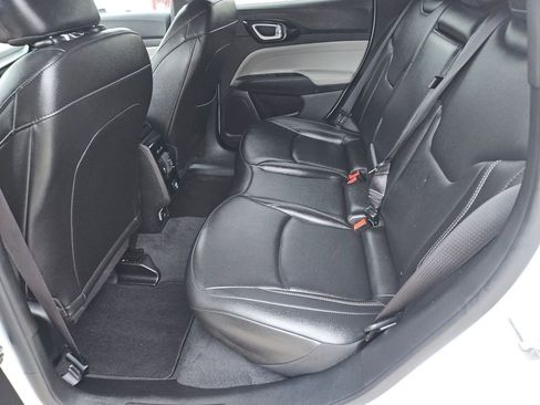 Used 2025 Jeep Compass Limited image 27