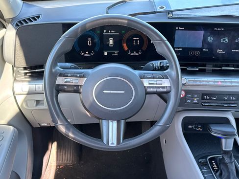 Used 2025 Hyundai Kona SEL image 22