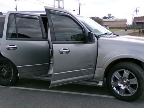 Used 2008 Ford Expedition Limited RWD image 9