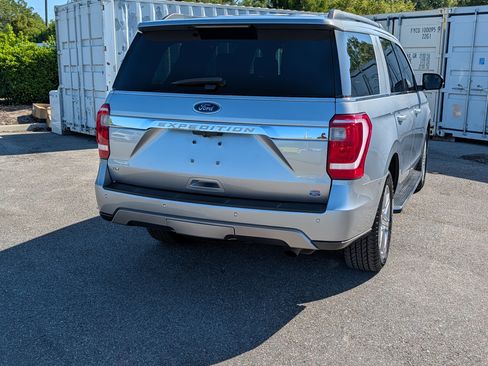 Used 2020 Ford Expedition XLT w/ Equipment Group 202A RWD image 4