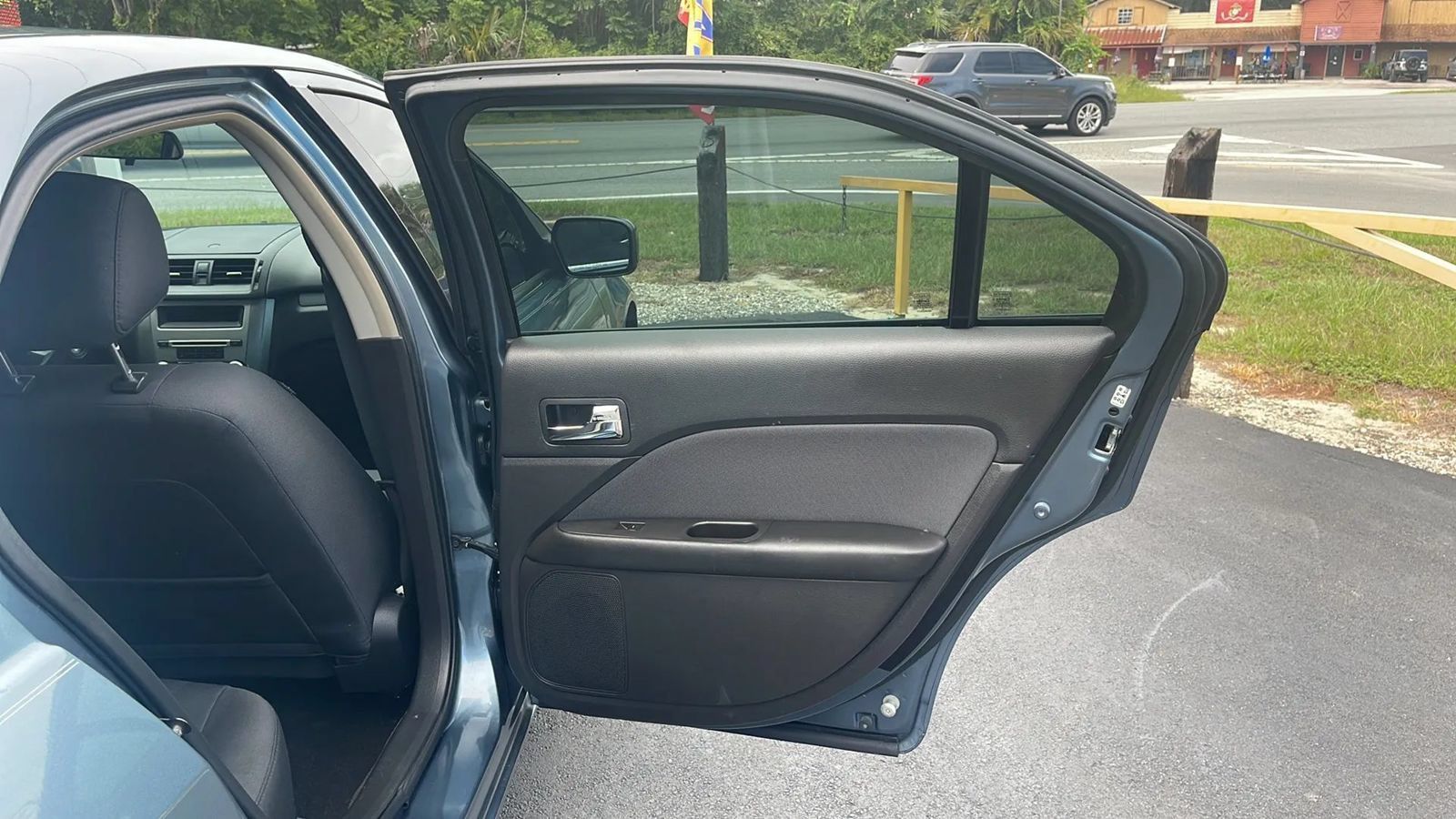 Used 2011 Ford Fusion SE FWD image 15