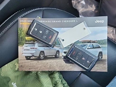 Used 2023 Jeep Grand Cherokee 4WD 4xe image 13