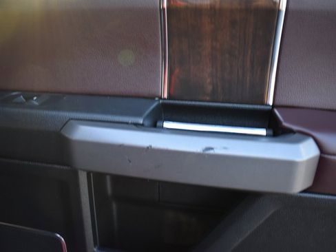 Used 2016 Ford F150 Platinum w/ Equipment Group 701A Luxury image 11