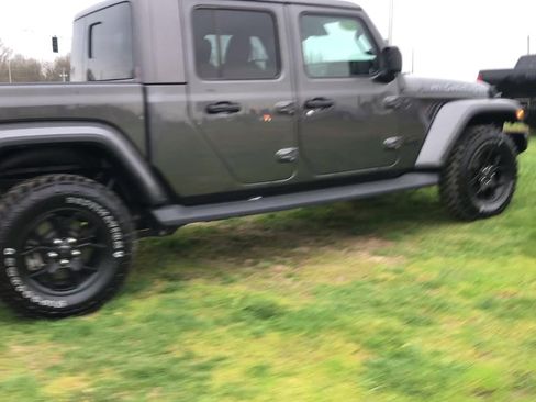 Used 2025 Jeep Gladiator Sport image 8