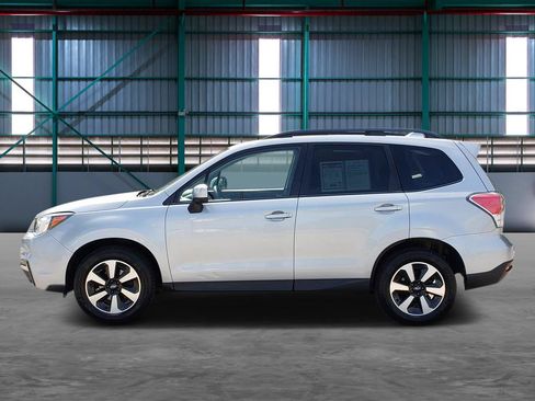 Used 2018 Subaru Forester 2.5i Premium w/ Popular Package #2A AWD/4WD image 2