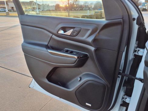 Used 2023 GMC Acadia AT4 image 13