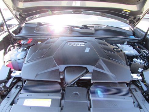 Used 2019 Audi Q8 Prestige AWD/4WD image 32
