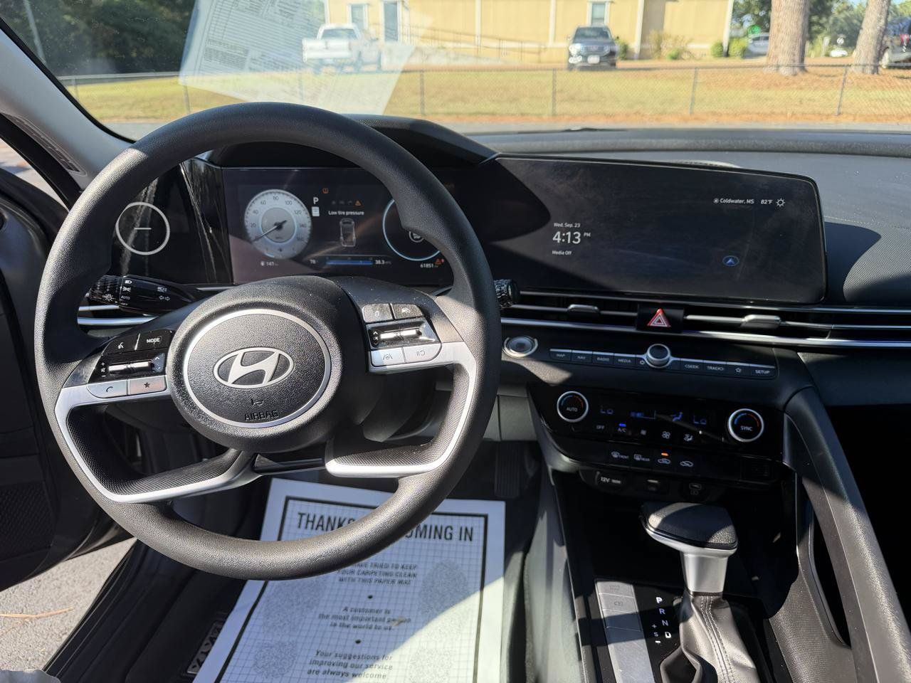Used 2024 Hyundai Elantra SEL FWD image 13