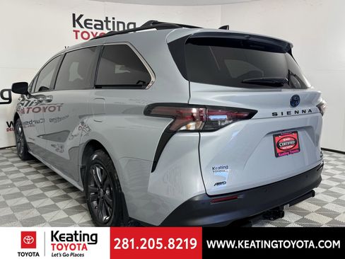 Certified 2024 Toyota Sienna XLE Woodland Edition image 7
