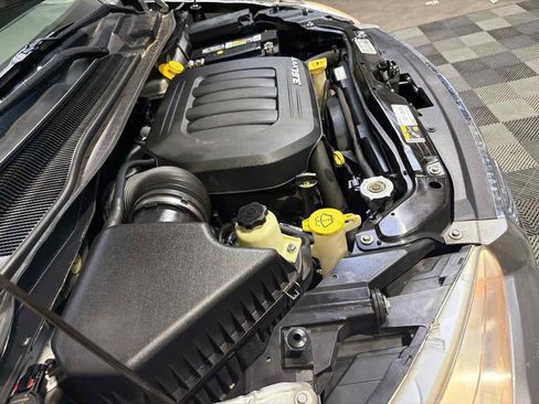 Used 2014 Chrysler Town & Country Touring-L FWD image 30