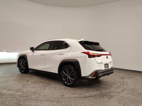 Used 2019 Lexus UX 200 image 3