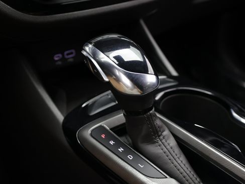 Used 2025 Buick Envista Sport Touring w/ Convenience I Package FWD image 17